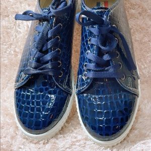 Unique and beautiful leather Shoe. Navy Blue color. Size 39 EU and 8 USA